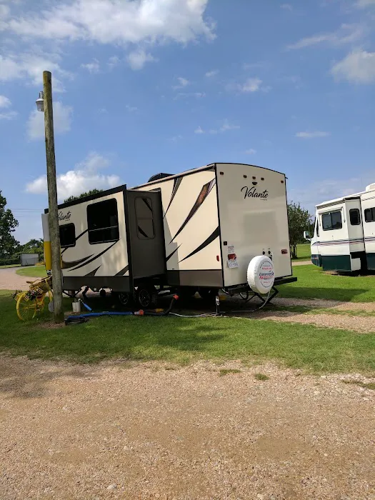 West Cedar Creek RV Park Picture 2