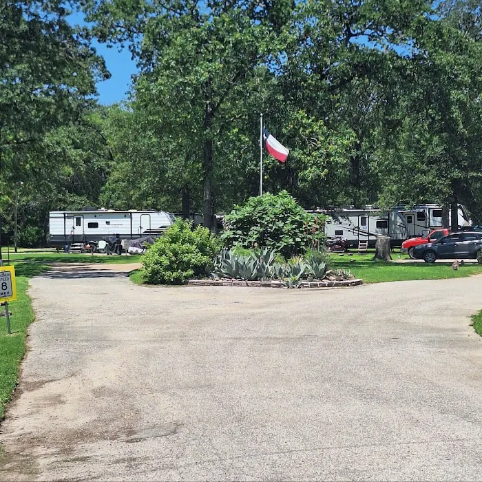 Lonestar RV Park Picture 3