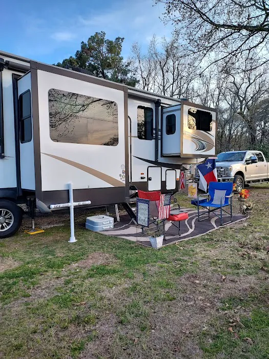 Lake Cypress Springs RV Park Picture 3