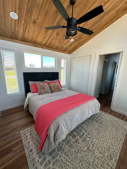 The Oaks on 37 Tiny Homes & RV Resort Picture 2