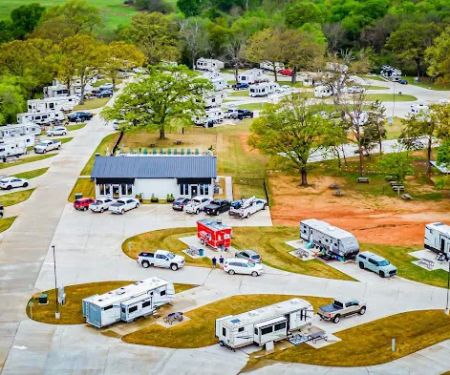 The Oaks on 37 Tiny Homes & RV Resort