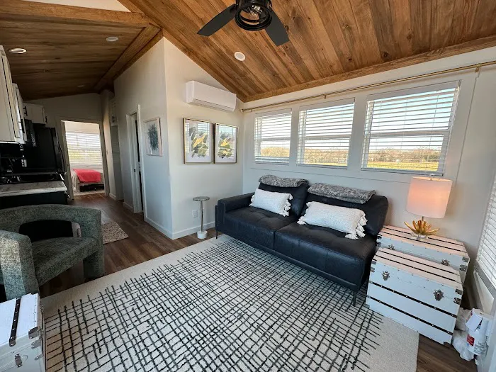 The Oaks on 37 Tiny Homes & RV Resort Picture 10