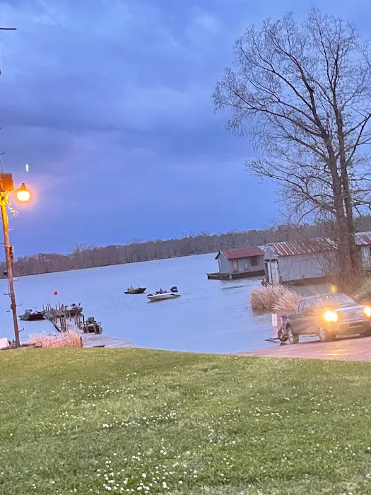 Tom Bell's rv park, boat landing and trailer rentals Picture 3