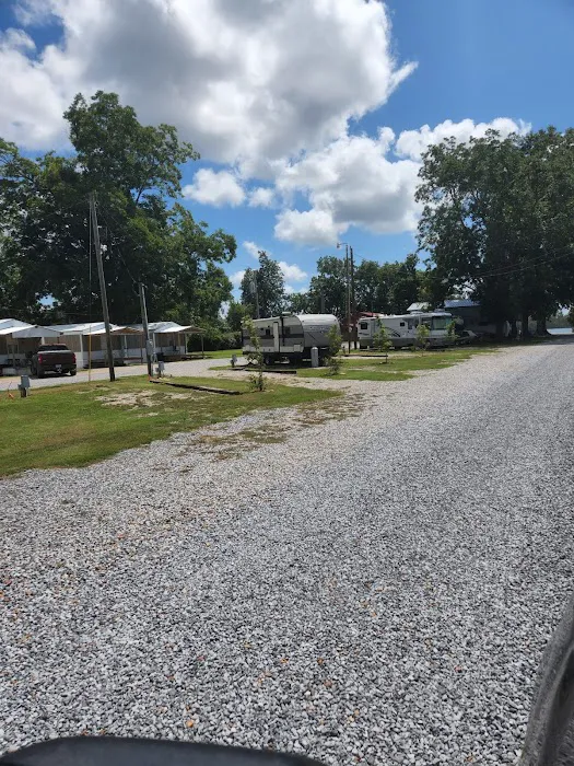 Tom Bell's rv park, boat landing and trailer rentals Picture 9