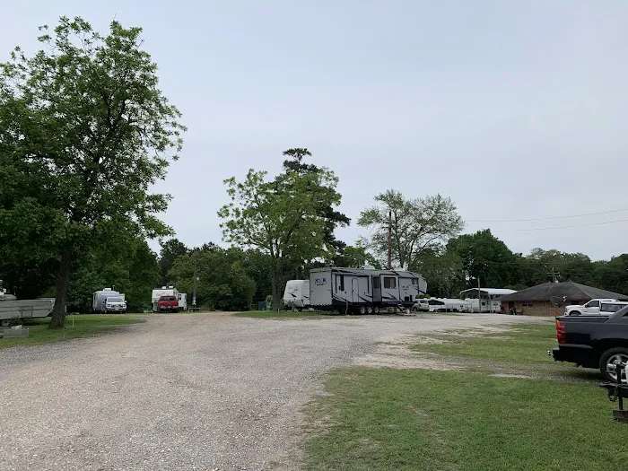 Pin Oak RV Park Picture 1