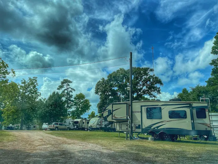 Pin Oak RV Park Picture 3