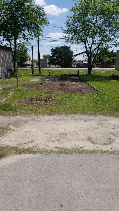 Lakeside RV & Mobile Home Park Picture 4