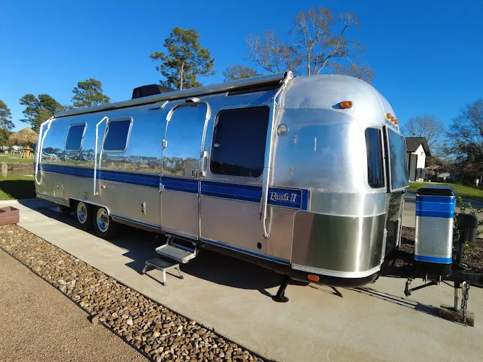 Twisted Parrot Luxury RV Resort Picture 7