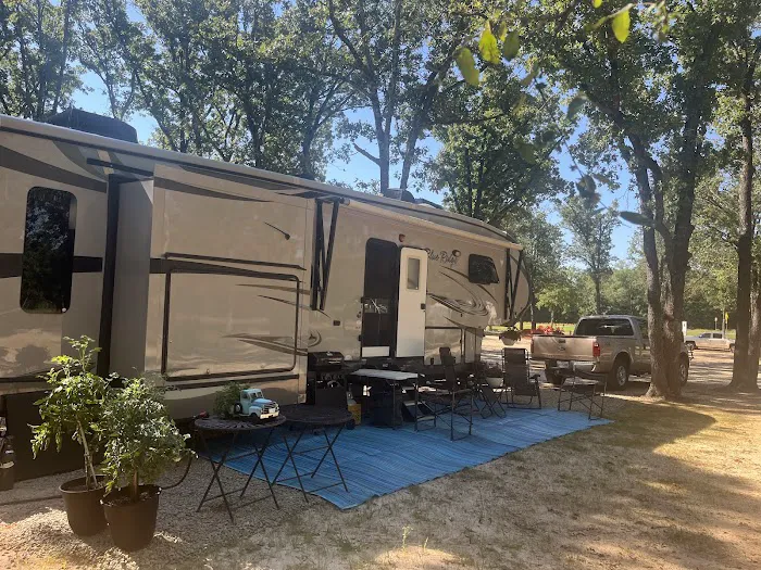 Tranquility In The Trees Retirement RV Park Picture 1