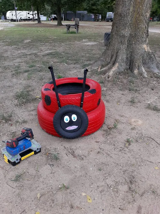 Hickabilly Heaven RV Park Picture 6