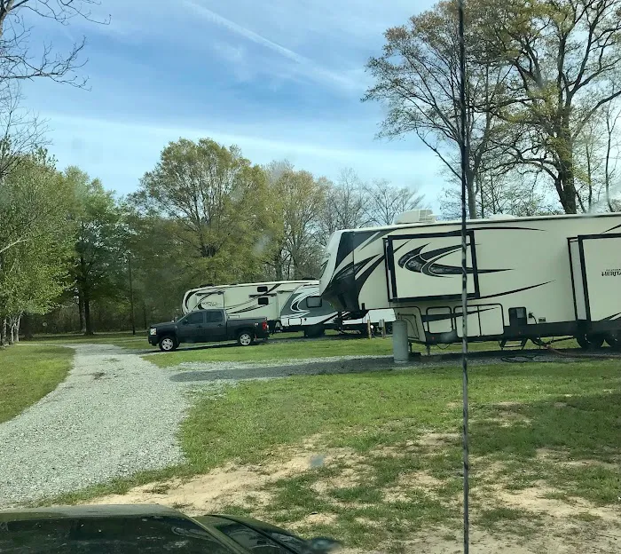 Raz’s Retreat RV Park Picture 2