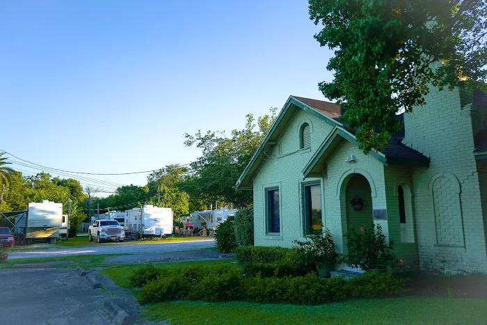 Palm Court RV Park Picture 3