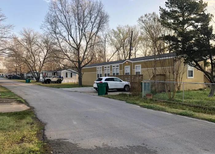 Cedar Crest Mobile Home Park Picture 2