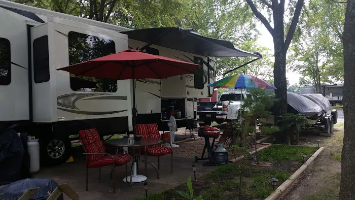 Lakeside Cove RV Park Picture 1