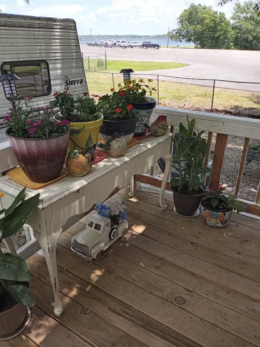 Lakeside Cove RV Park Picture 2