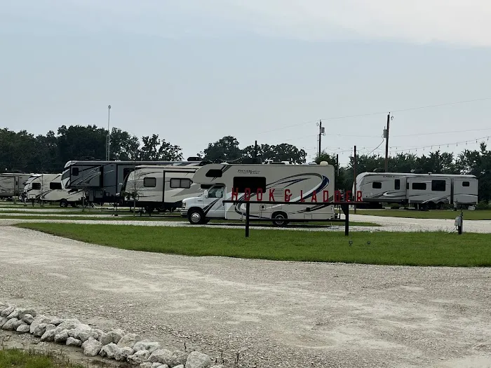 HOOK & LADDER RV PARK Picture 3