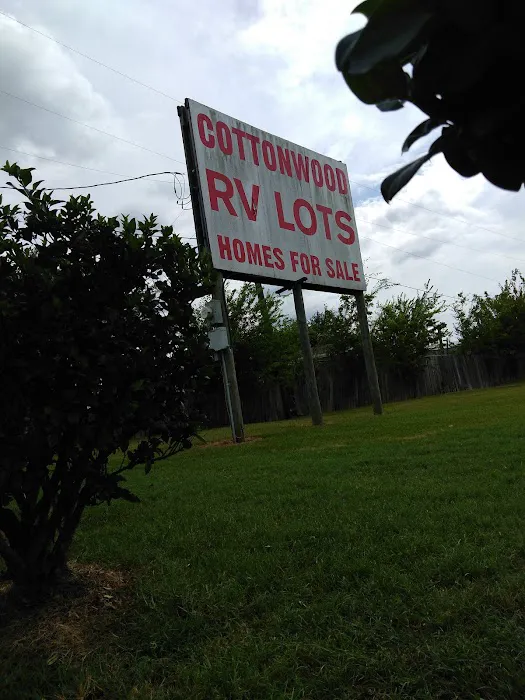 Cottonwood wood trailer park Picture 1