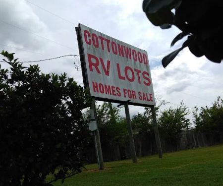 Cottonwood wood trailer park