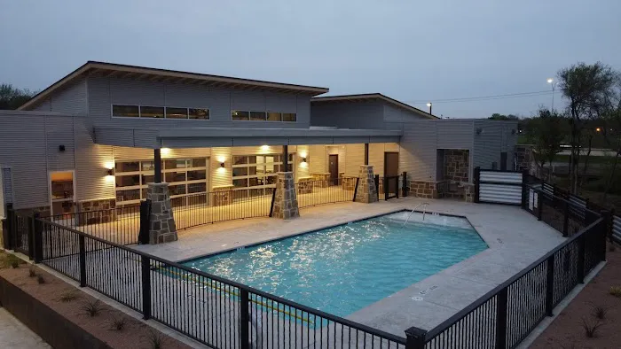 Ennis Luxury RV Resort Picture 2