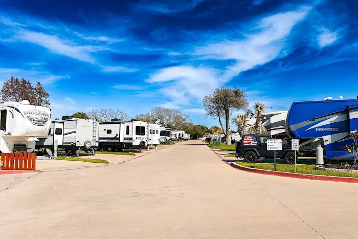 TR3 RV Resort - Terrell Tx RV Park Picture 7