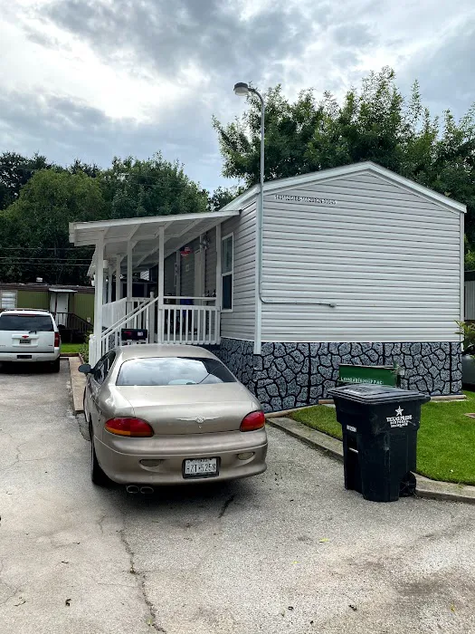 Coachlight Mobile Home Park Picture 4