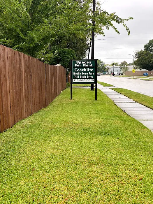 Coachlight Mobile Home Park Picture 2