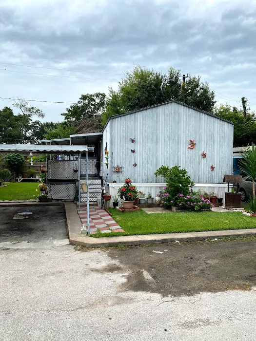 Coachlight Mobile Home Park Picture 3