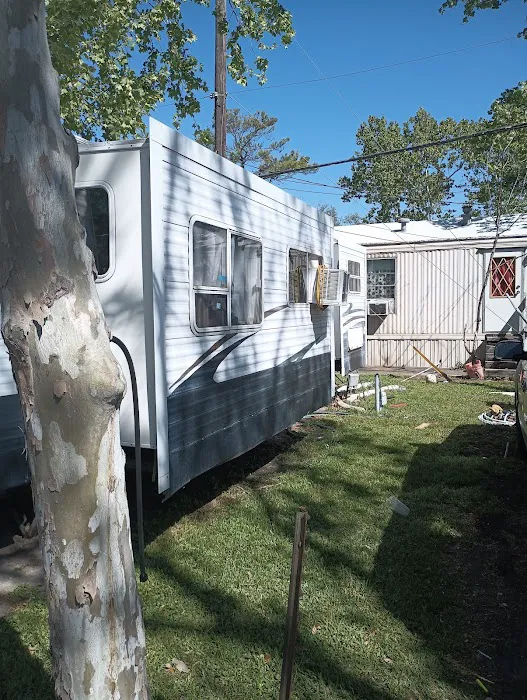 Van Manor Mobile Home & RV Park Picture 2