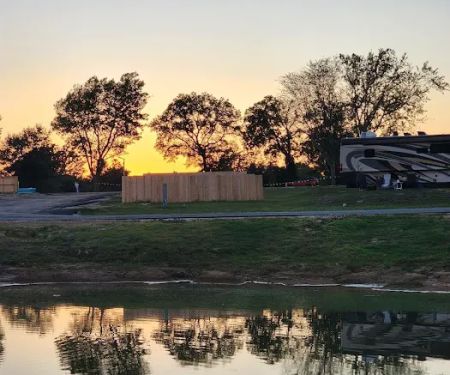 Cowboys RV Park- Emory, Tx