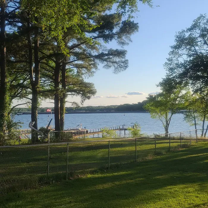 Duck Cove Trailer Park Picture 3