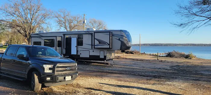 RL Waters Edge RV Park Picture 5