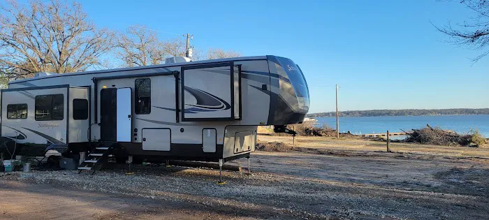 RL Waters Edge RV Park Picture 10