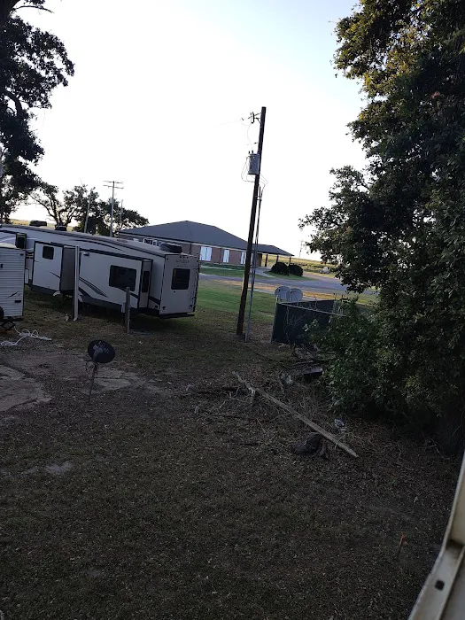 Cameron RV Under the Oaks Picture 4