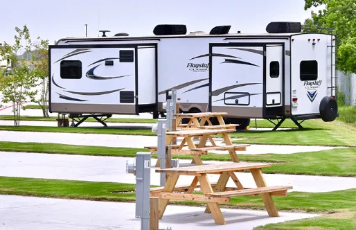 Eric & Jay's RV Resort Picture 6