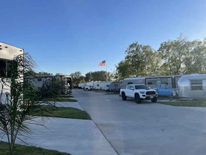 Eric & Jay's RV Resort Picture 9