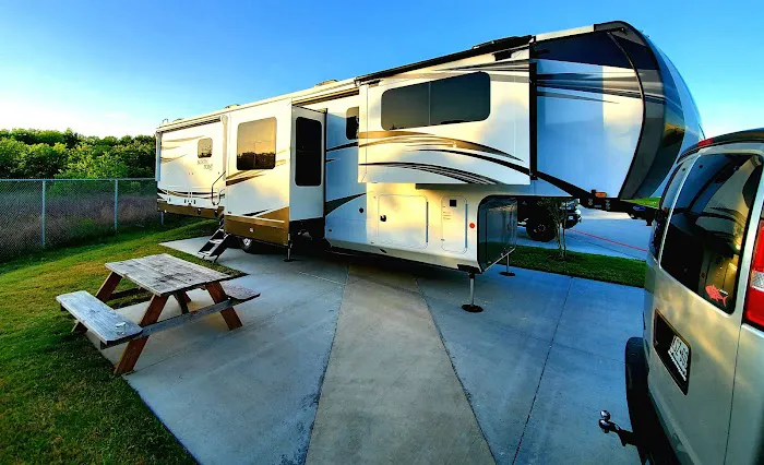 Eric & Jay's RV Resort Picture 10
