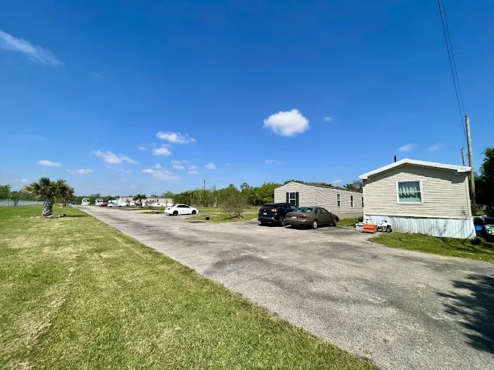 Bayshore RV & Mobile Home Park Picture 4