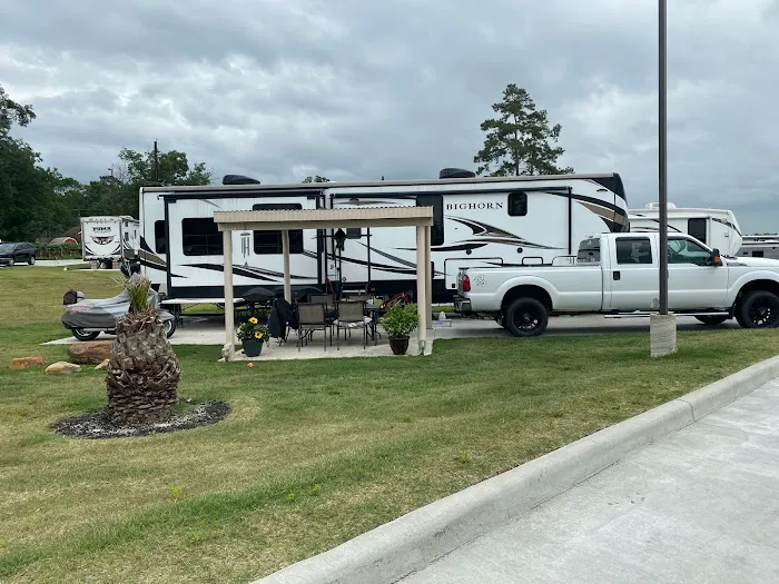 Royal Palms RV Resort Picture 5