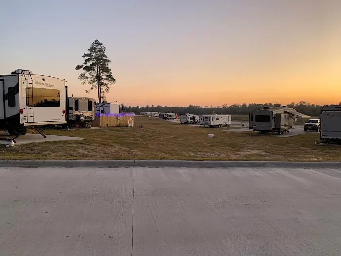 Royal Palms RV Resort Picture 10