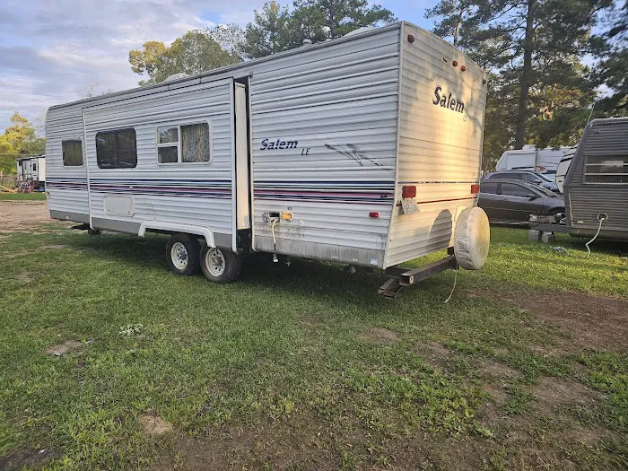 Pinewood Trails RV Park Picture 2