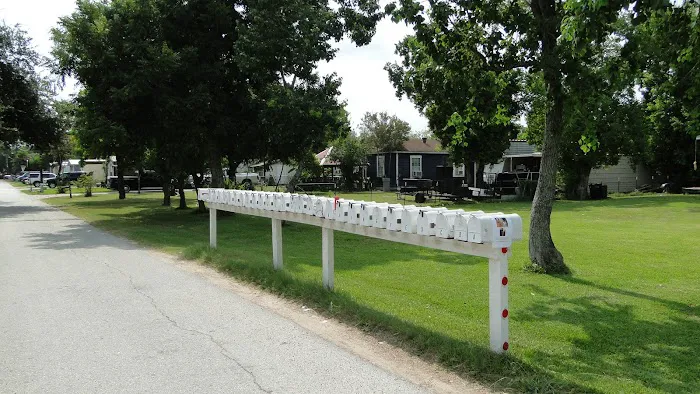 Suburban RV & Mobile Home Park Picture 3