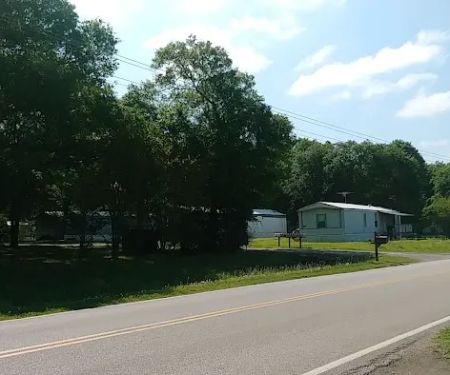 Leaning Oaks Mobile Home Park