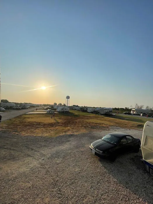 Texas Lonestar Market and RV Resort Picture 6