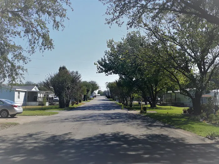 Forest Glenn Mobile Home Community Picture 7