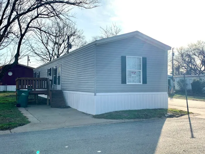 Forest Glenn Mobile Home Community Picture 8