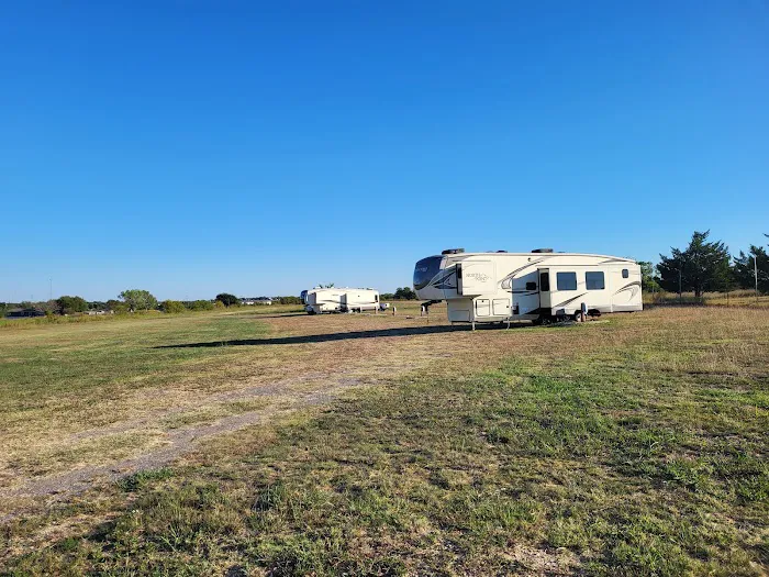 The Landing Strip RV Park Picture 3