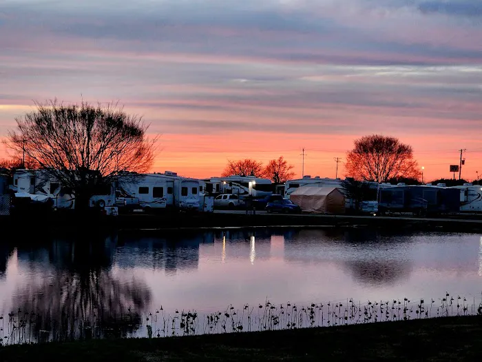 Lakeside RV Park Picture 9