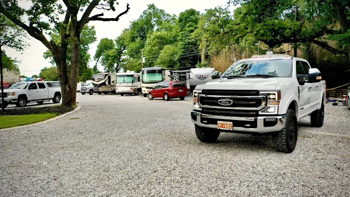 Dallas Shady Oaks RV Park & Tiny Home Community Picture 3