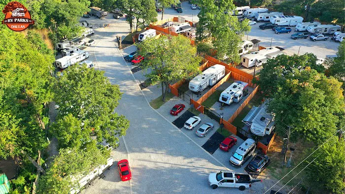 Dallas Shady Oaks RV Park & Tiny Home Community Picture 6