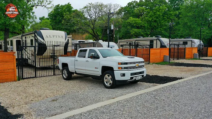 Dallas Shady Oaks RV Park & Tiny Home Community Picture 4